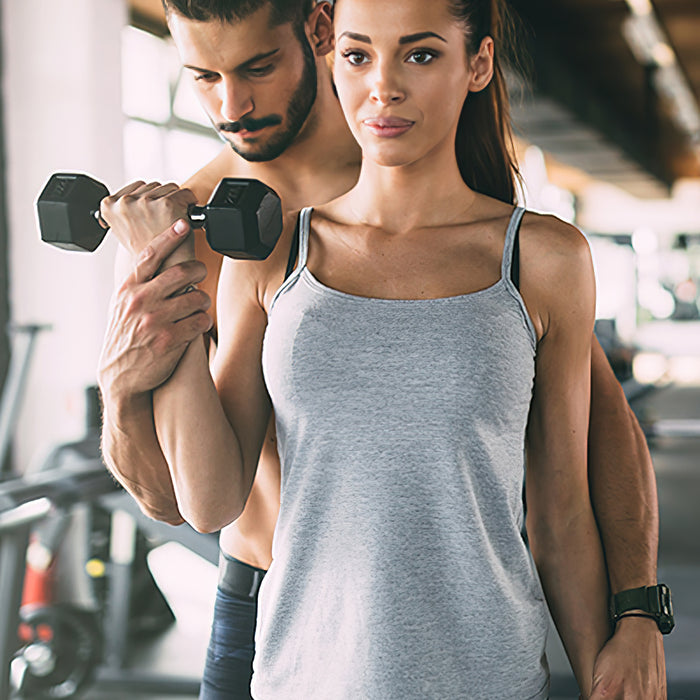 Wie Du Deiner Freundin helfen kannst, in Form zu kommen und mit einem Training mit Gewichten zu beginnen