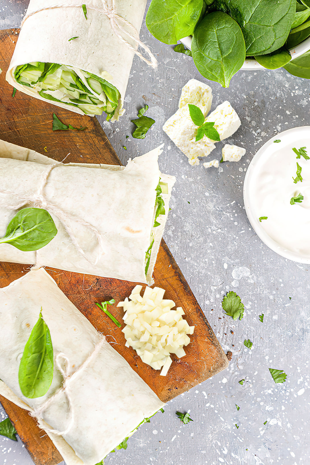 Rezept des Tages Frühstücksburrito mit Spinat, Zwiebeln und Feta