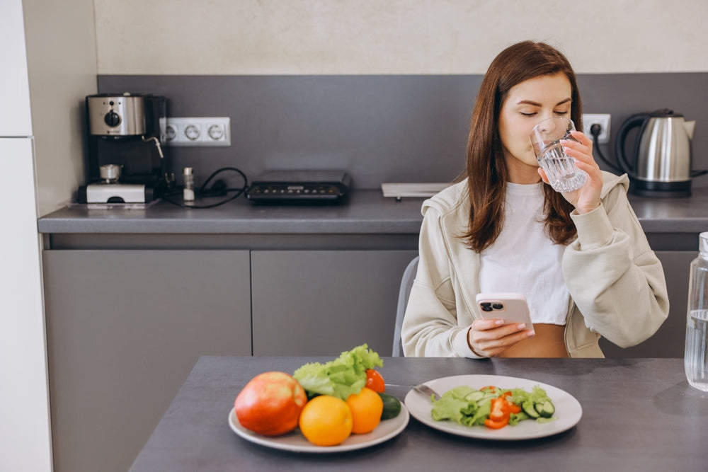 Ist Trinken beim Essen wirklich schlecht? – Mythos oder sinnvoll?